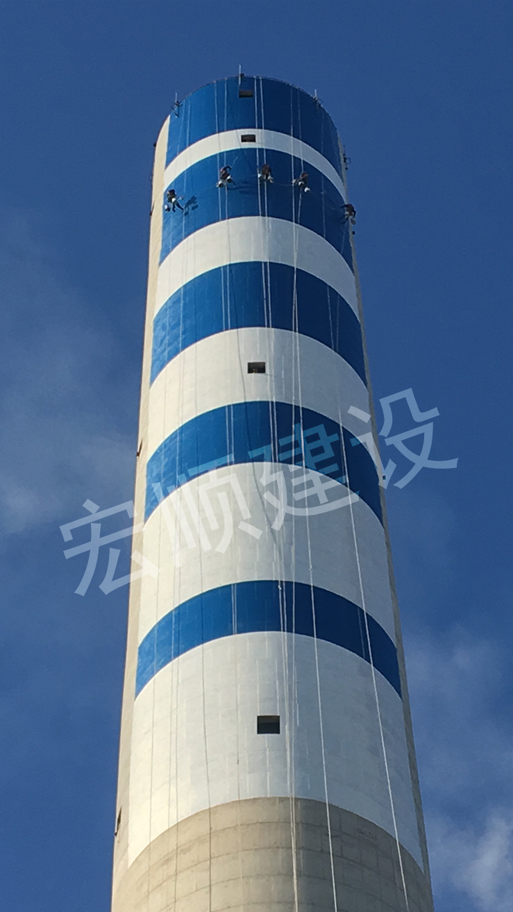 水泥煙囪外壁刷藍(lán)白色環(huán)標(biāo)識(shí)能讓城市環(huán)境添加一道風(fēng)景！
